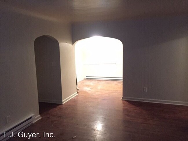 Building Photo - 3 br, 1 bath House - 225 SW Lewis St