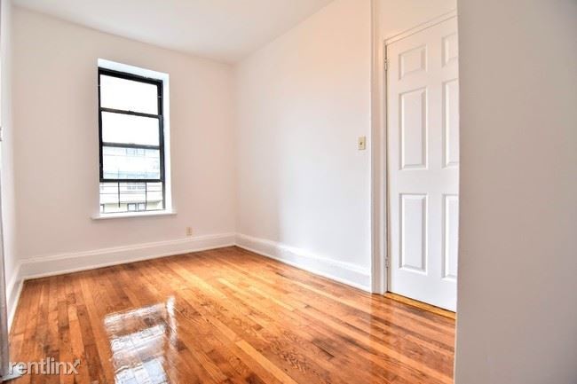 Building Photo - 1 br, 1 bath Duplex - 135 S Broadway DUPLEX