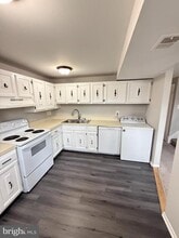 Building Photo - 5055 Lakeland Ct