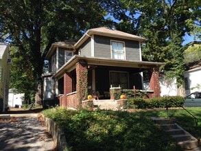 Building Photo - 4 Bedroom 2 Bath on Campus