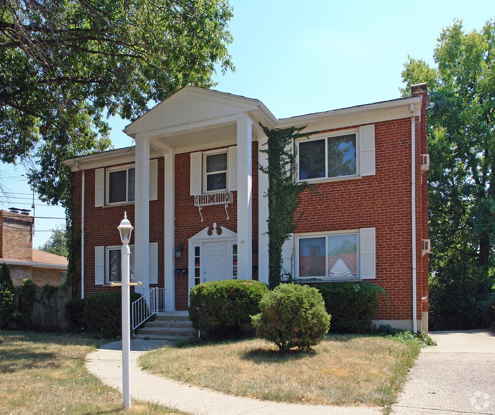Primary Photo - 2745 Montana Ave