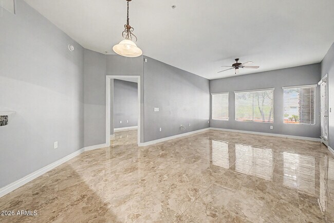 Foto del edificio - 5450 E Deer Valley Dr