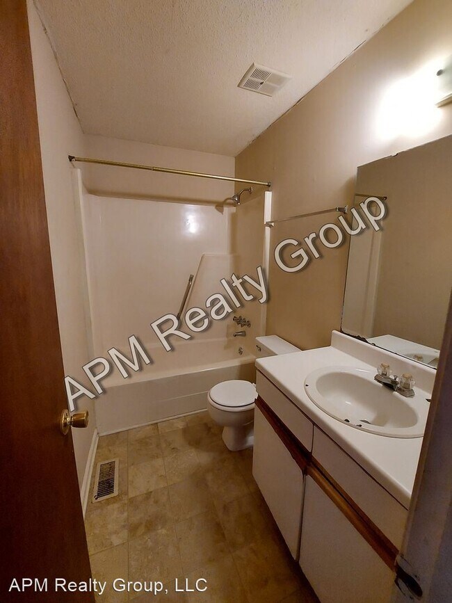 Building Photo - 2 br, 1.5 bath House - 119 Country Townes ...