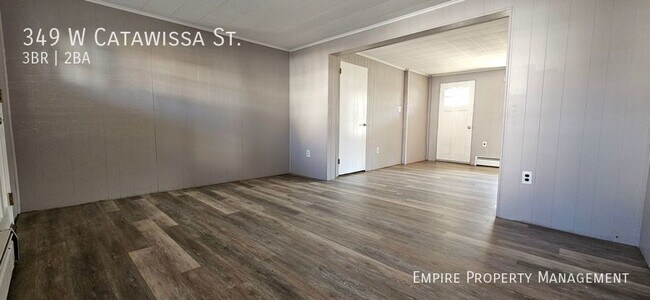 Building Photo - 3 Bedroom / 1.5 Bathroom Single Family Hom...