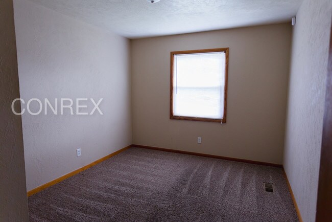 Building Photo - 1300 Hartford Drive