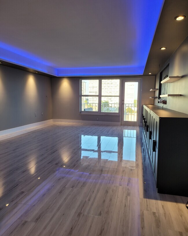 Living Room - 3000 E Sunrise Blvd