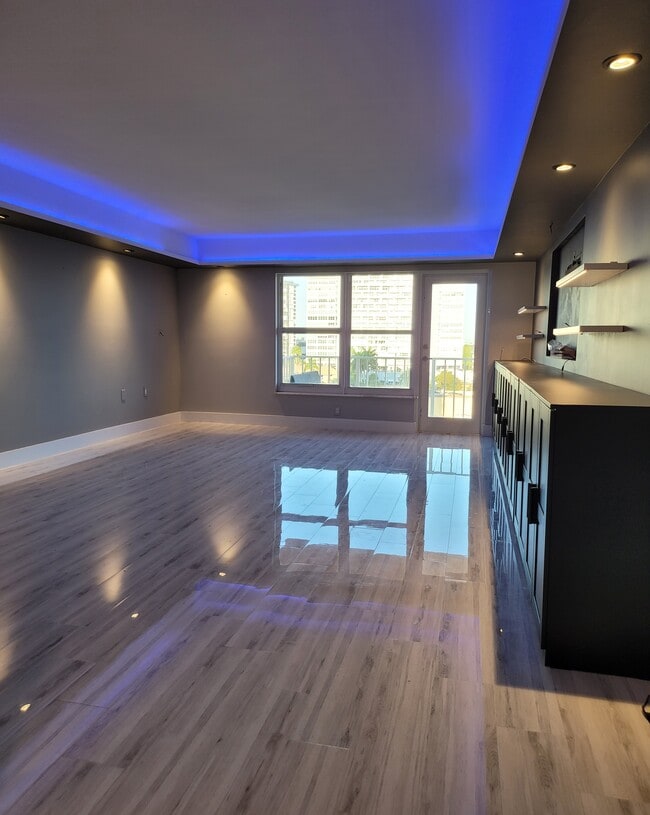 Living Room - 3000 E Sunrise Blvd