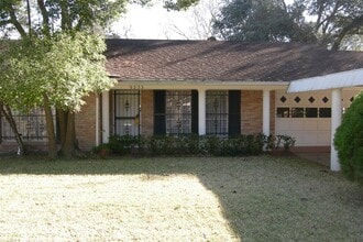 Building Photo - 9833 Westview Dr