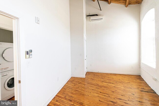 Foto del edificio - 4 Leverington Ave