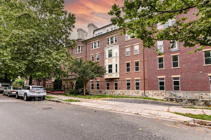 Primary Photo - 1633 N Colonial Ter