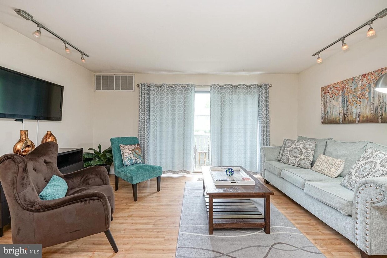 905 Woodhollow Dr, Evesham, NJ 08053 Room for Rent in Evesham, NJ