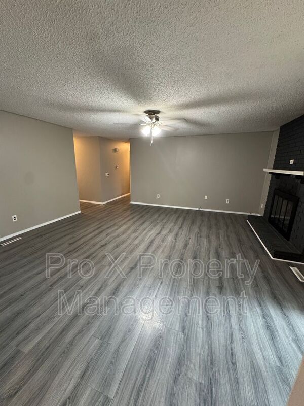 Foto del edificio - 3203 W Riverside St