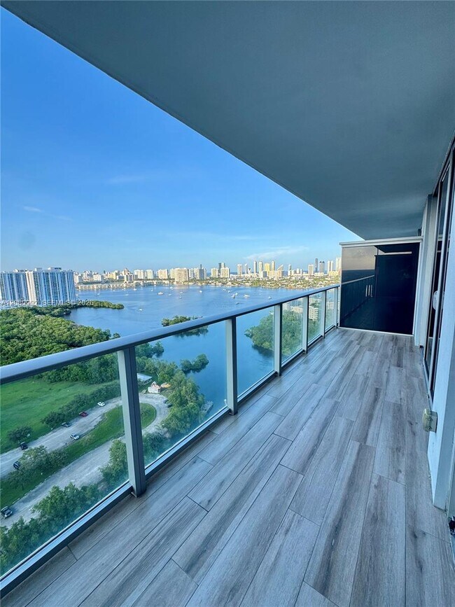 Building Photo - 16385 Biscayne Blvd