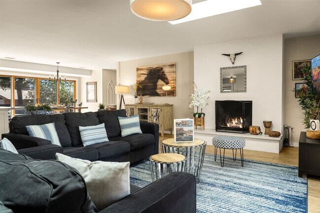 Foto del edificio - 311 Meadowlark Dr