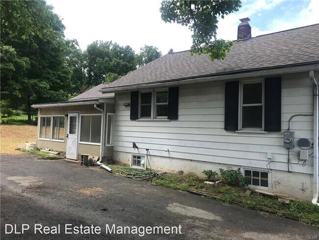 Building Photo - 2 br, 1 bath House - 158 Washington Street