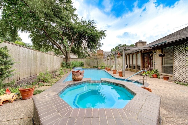 Building Photo - 12307 Rocky Knoll Dr