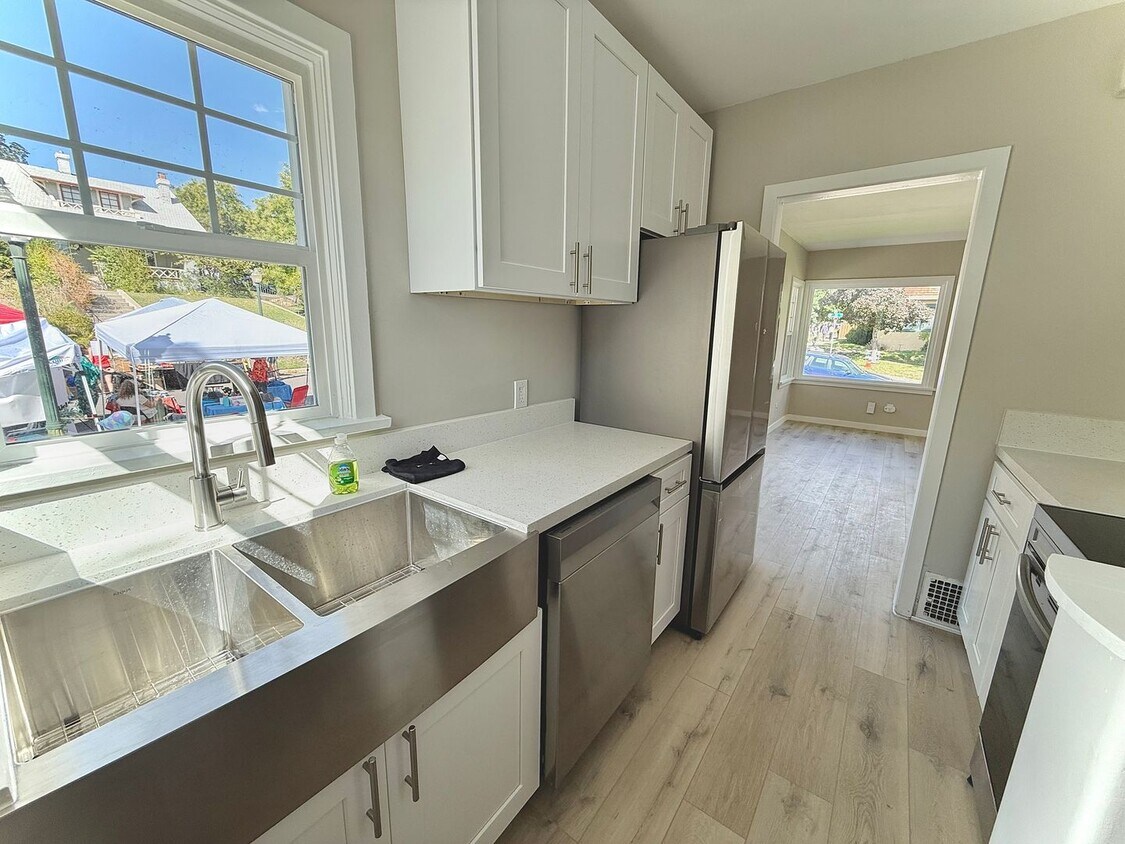 Foto principal - Avenues Home Available Now