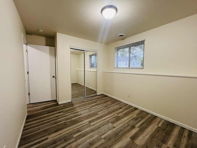 Building Photo - KHR-2708-48-S