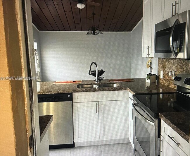 Building Photo - 320 Ipswich St