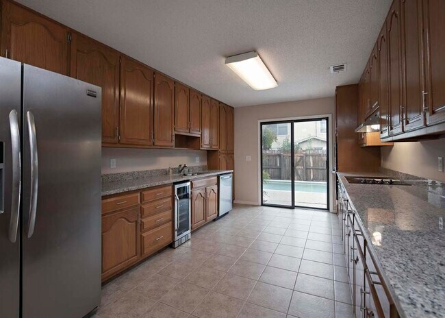 Foto del edificio - 946 Holbrook Cir