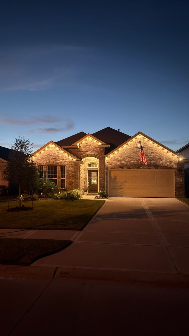 Building Photo - 2405 Village Azalea Dr