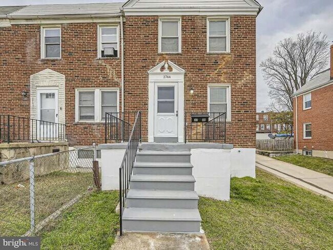 Foto del edificio - 3744 Elmley Ave