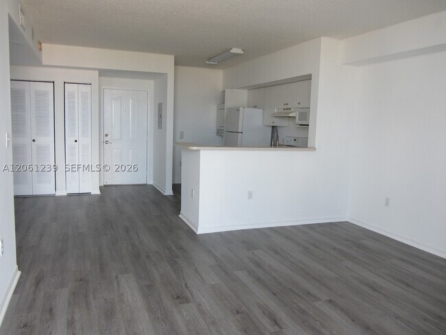 Foto del edificio - 5077 NW 7th St