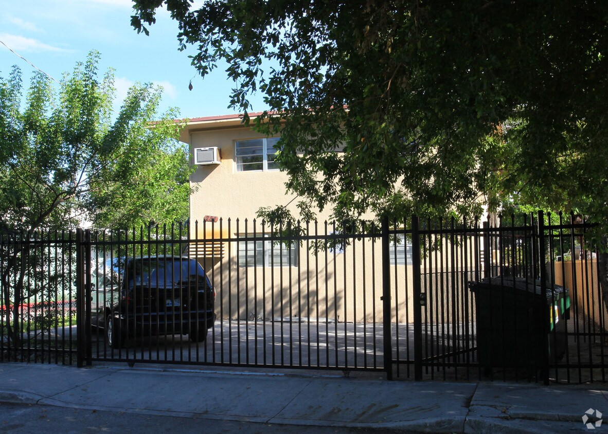 Primary Photo - 251 NW 30th St