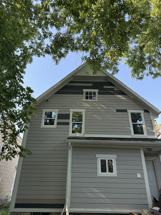 Building Photo - 421 Catherine St