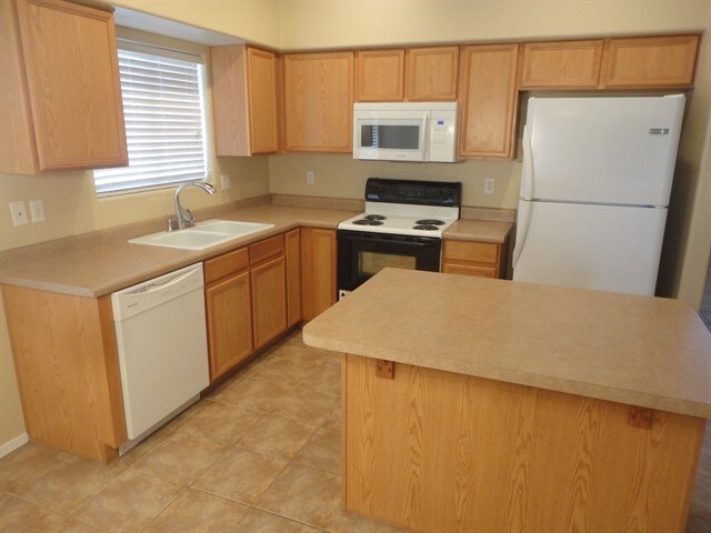 Building Photo - 5711 W Shady Grove Dr
