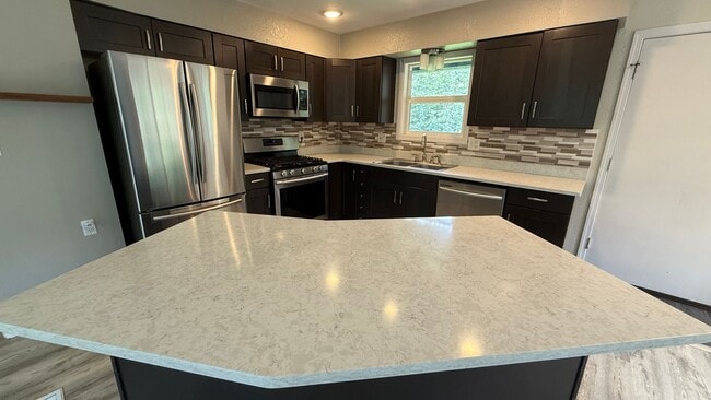Building Photo - 4 Bedroom House on Large lot in Eagle River. Pet ok on approval. Available now!