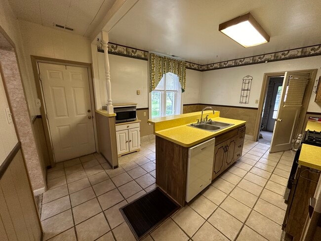 Kitchen - 276 E 500 N