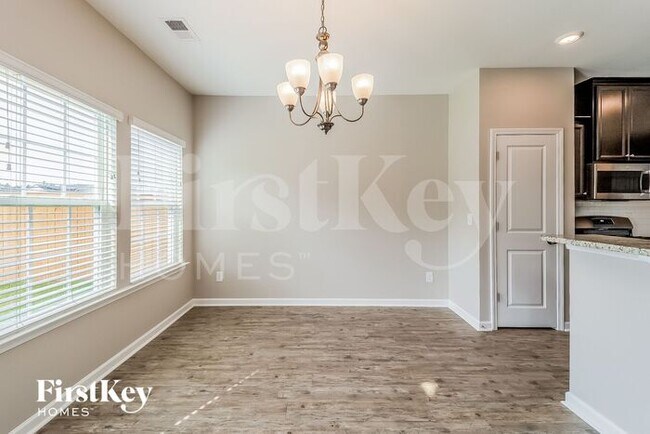 Building Photo - 786 Redbud Ln