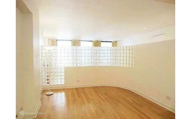 Foto del edificio - 56 Pine St