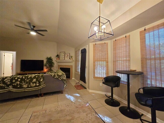Building Photo - 2303 Darnell Dr