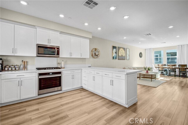 Foto del edificio - 27120 Vly Oak Pl