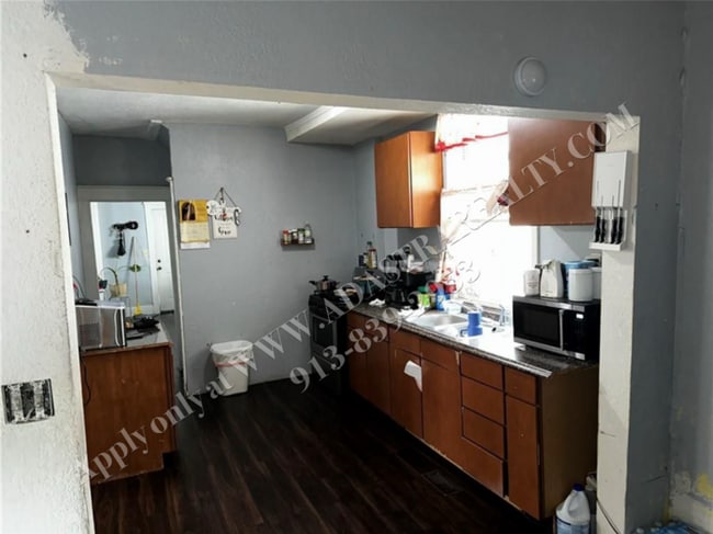 Foto del edificio - Cozy 3 Bed 1 Bath Home in KCK-Coming SOON!!