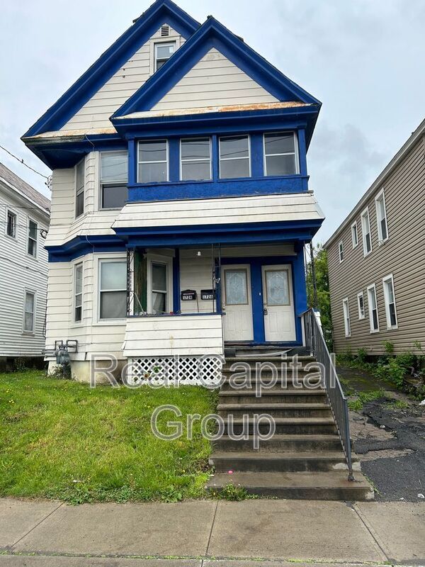 Primary Photo - 1724 Foster Ave