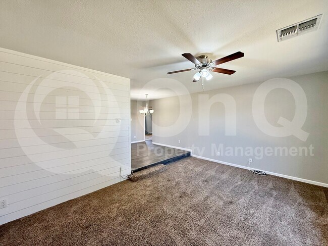 Foto del edificio - 4422 S McAllister Ave