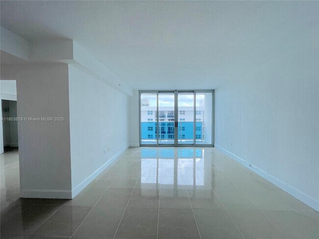 Foto del edificio - 7501 E Treasure Dr
