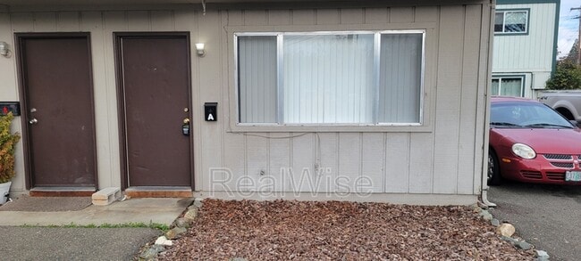 Building Photo - 1112 SW 5th St