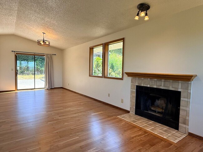 Building Photo - 3bd/2ba Renton Home