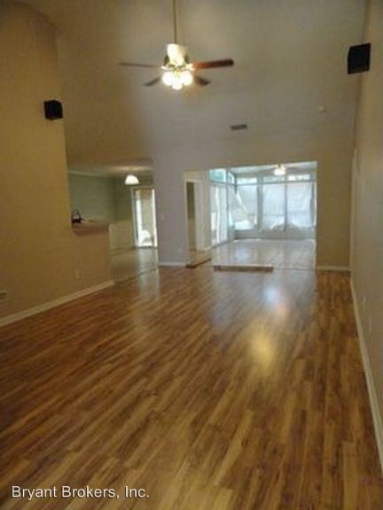 Building Photo - 3 br, 2 bath House - 8 Old Farm Rd