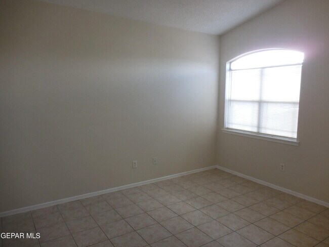 Foto del edificio - 14741 Calhoun Dr