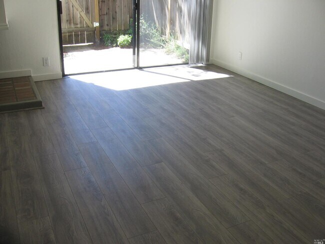 Foto del edificio - 3508 Shelter Creek Dr