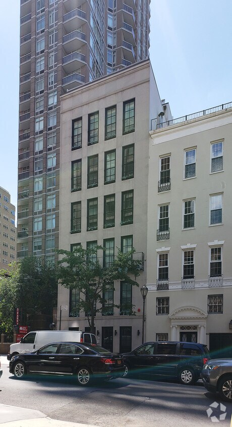 Building Photo - The Gianna