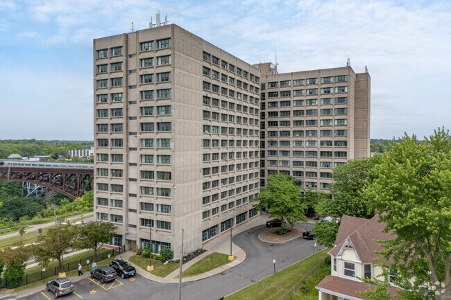 Foto del edificio - Henry E. Wrobel Towers