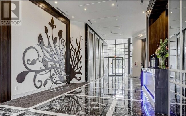 Photo du bâtiment - 7608 Yonge St