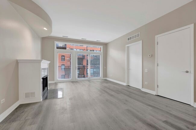 Foto del edificio - 550 W Fulton St