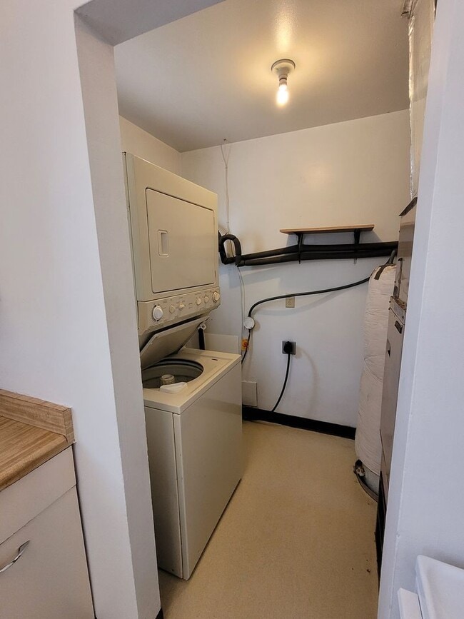 Building Photo - 1222/1224vand